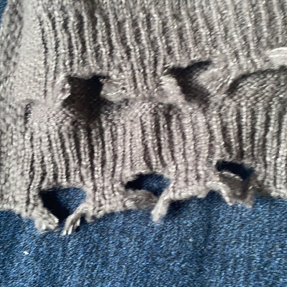 Rue21 gray sweater. Women size small - Picture 3 of 5